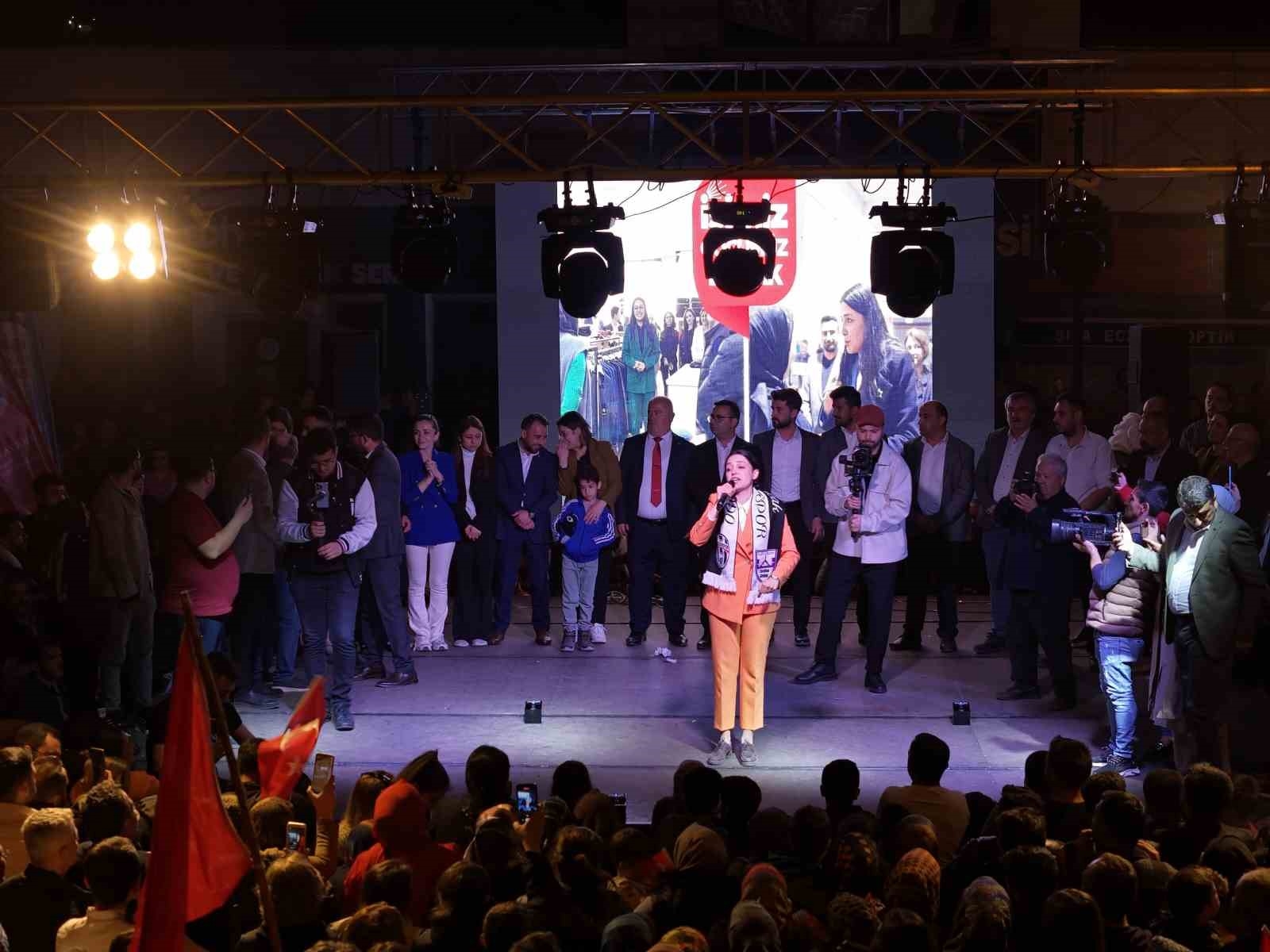 Burdur'da tarih yazdı, ilk kadın belediye başkanı oldu