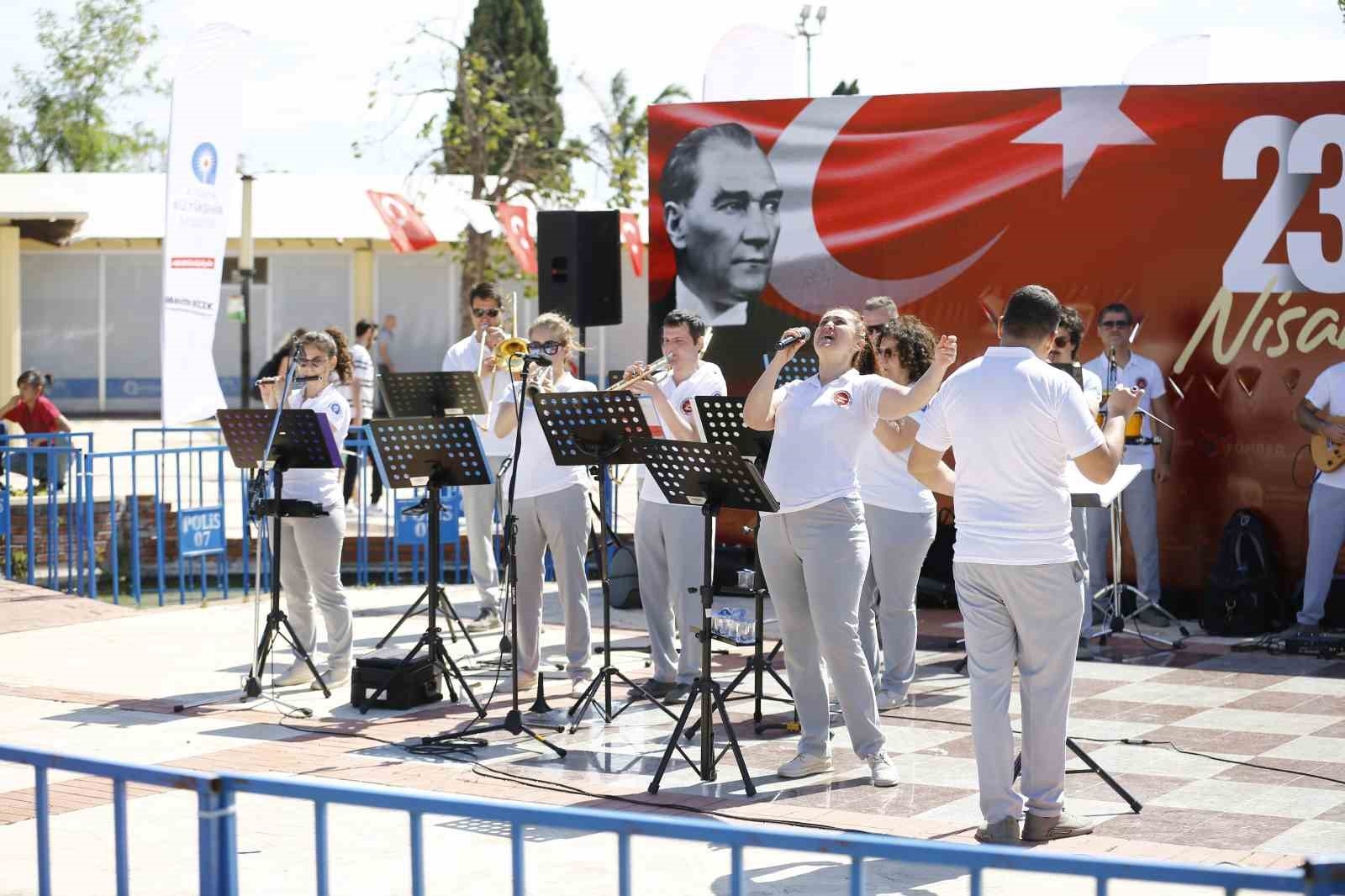 Büyükşehir Belediyesi 23 Nisan Çocuk ve Uçurtma Festivali sürüyor