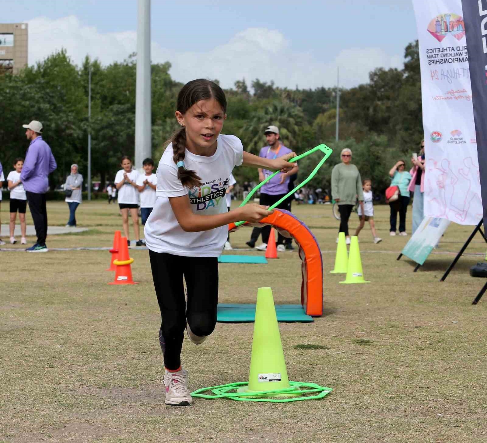 'Çocuk Atletizm Şenliği' Antalya'da yapıldı