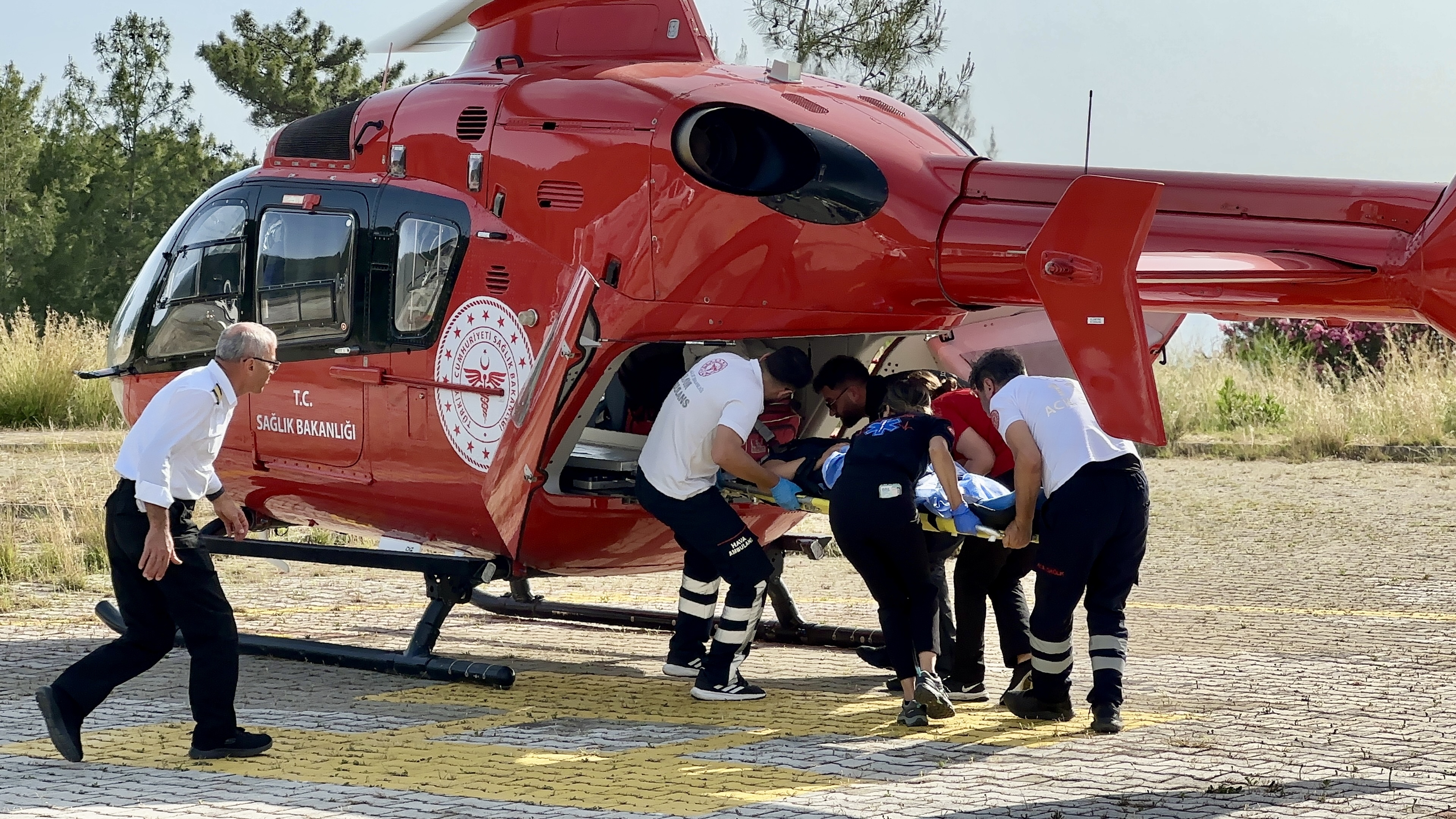 Çok sayıda hap içen kız çocuğu ambulans helikopterle hastaneye kaldırıldı