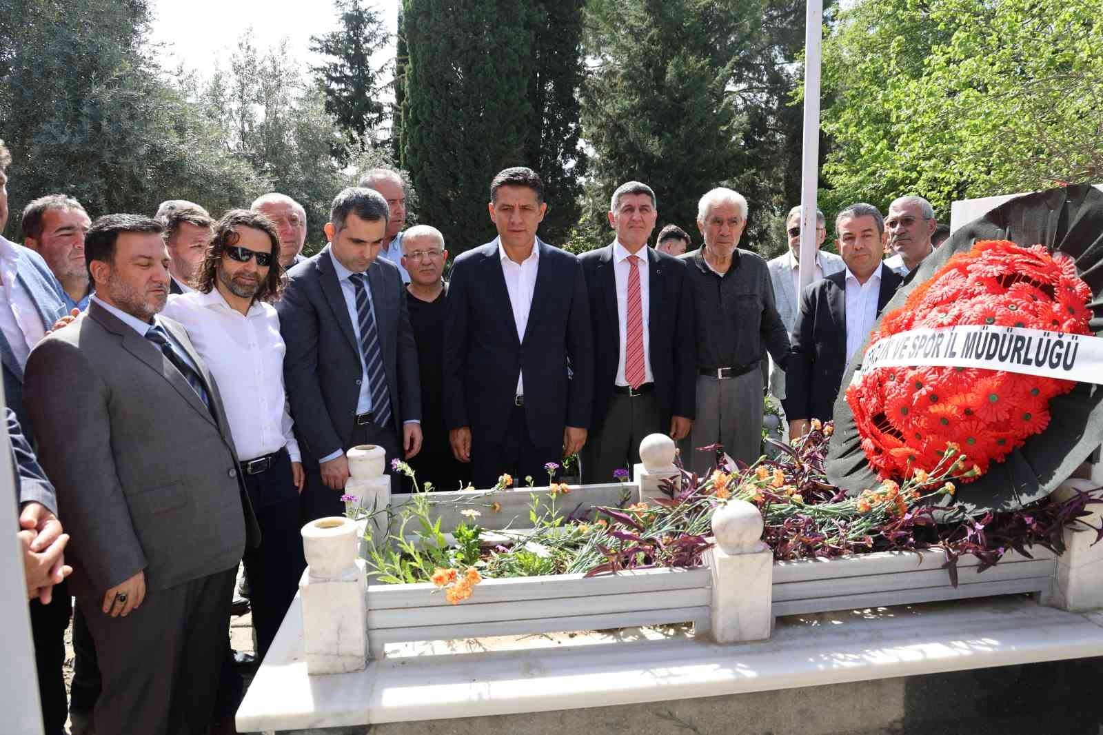 Dünya ve olimpiyat şampiyonu İsmet Atlı kabri başında anıldı