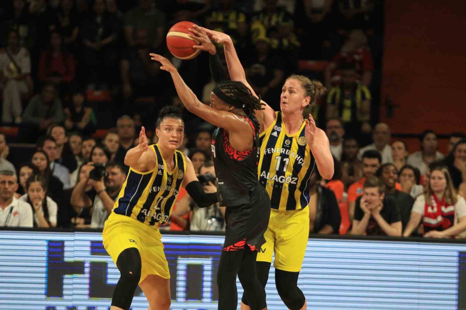 Fenerbahçe üst üste ikinci kez Avrupa'nın en büyüğü