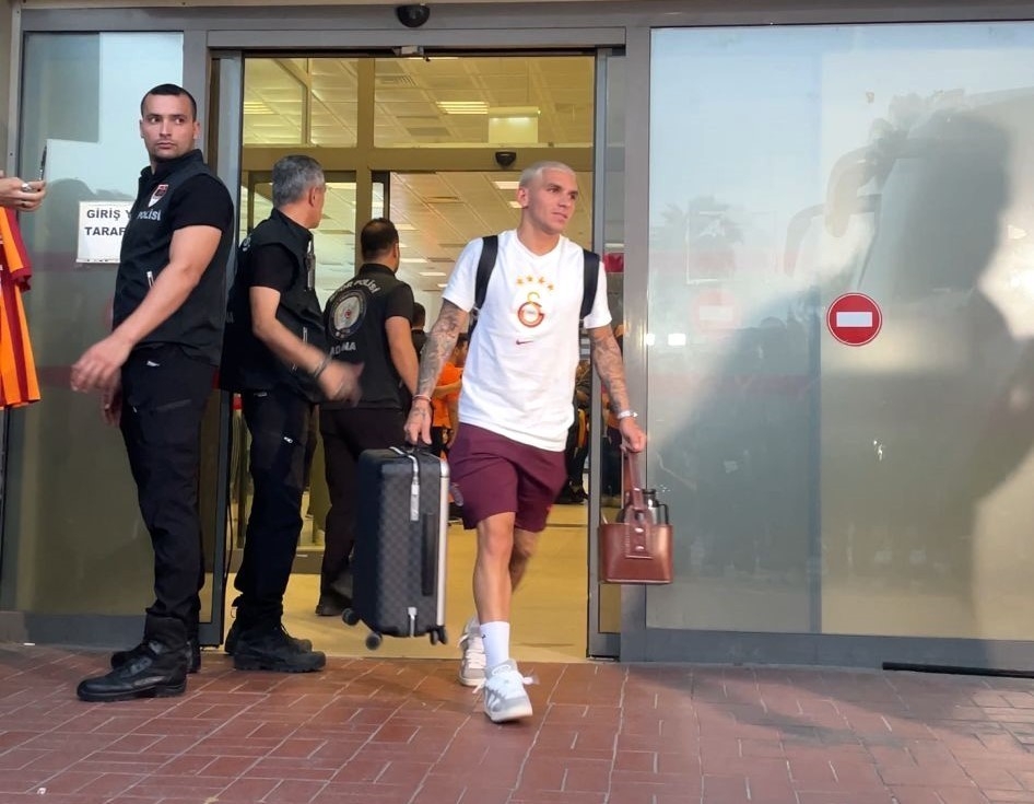Galatasaray, Adana'ya geldi