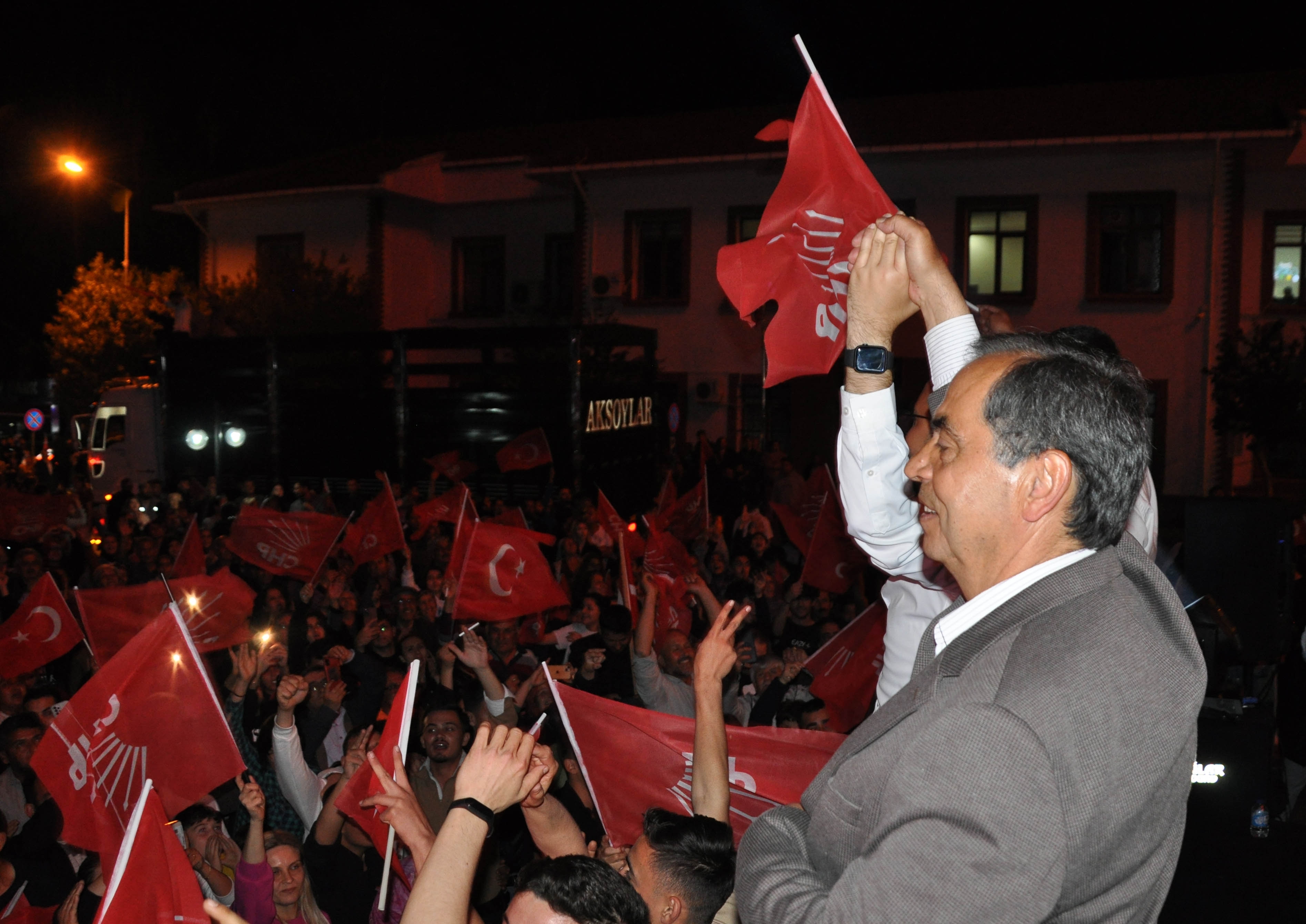 Gazipaşa'da CHP kutlama yaptı