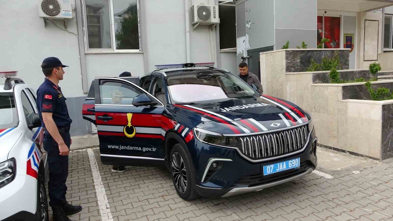 İlçe jandarma komutanı makamını ilkokul öğrencilerine devretti