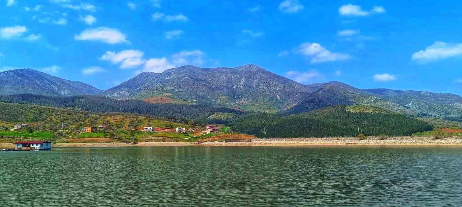 Kızıleniş Göleti kendine hayran bırakıyor