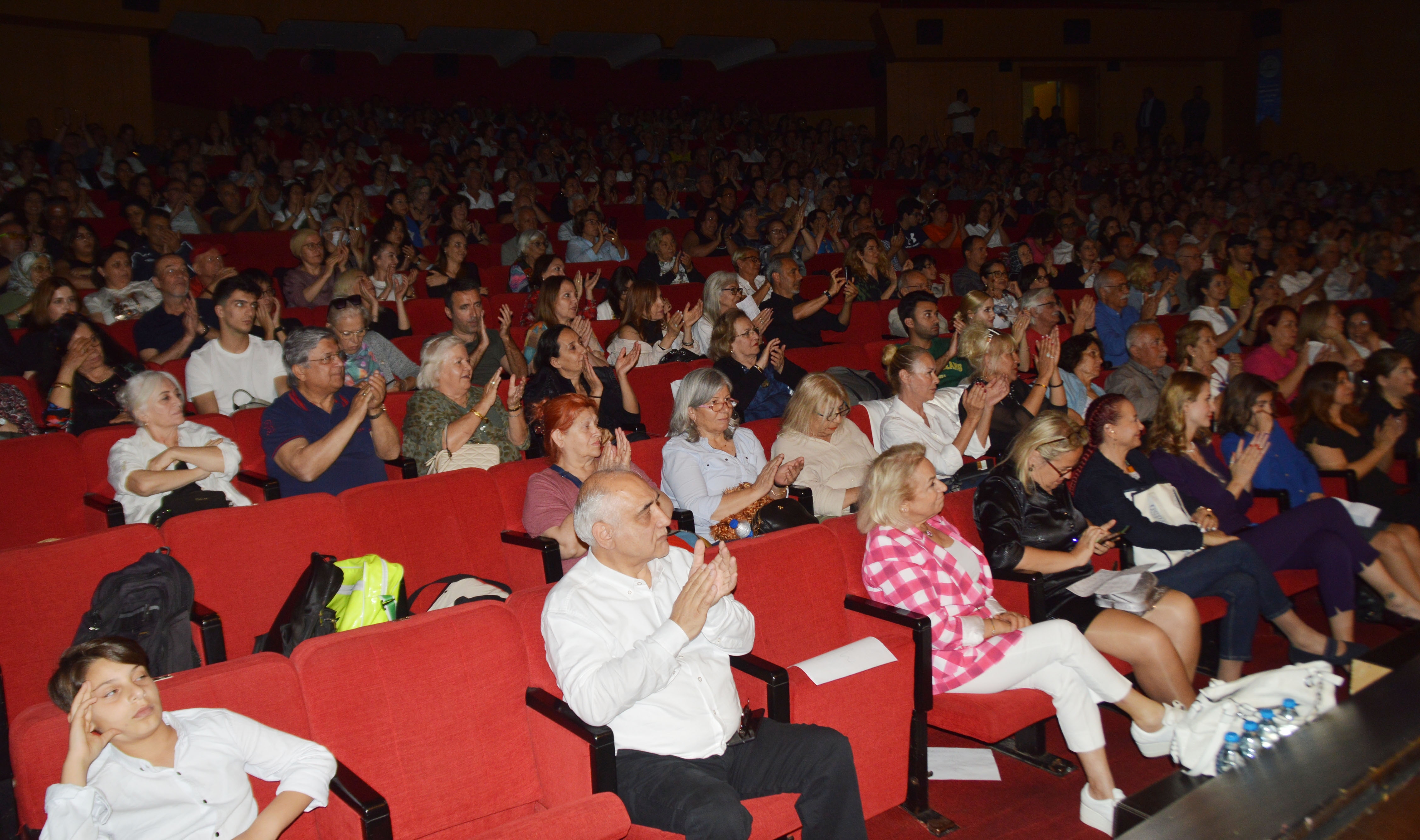 Konserde Orhan Gencebay sürprizi