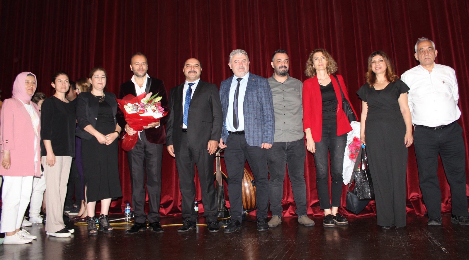 Konserde Orhan Gencebay sürprizi