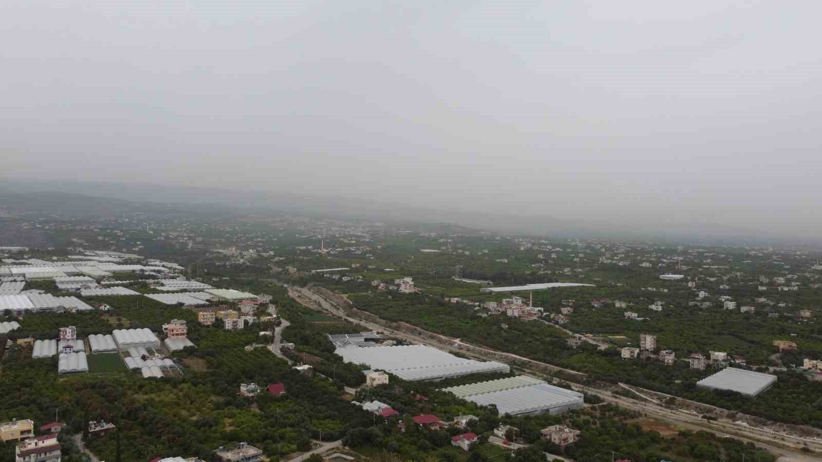 Mersin toz bulutu altında