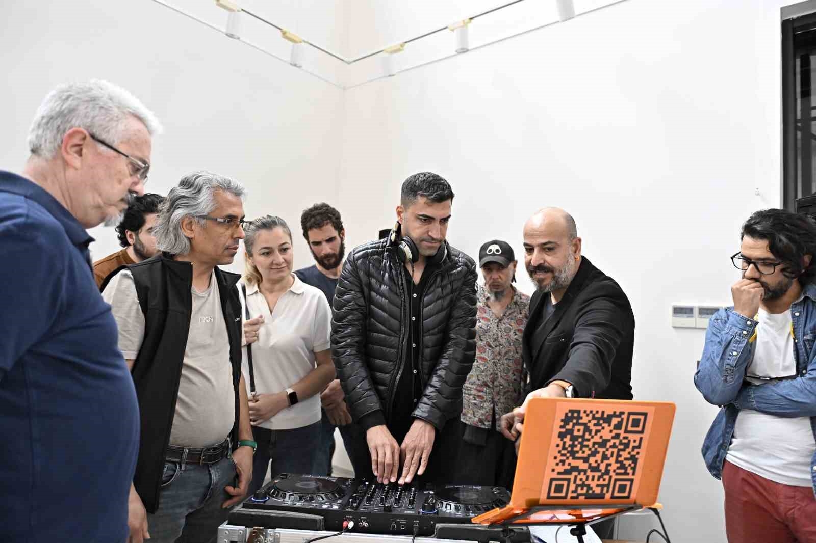 Muratpaşa'da DJ'lik kursuna yoğun ilgi