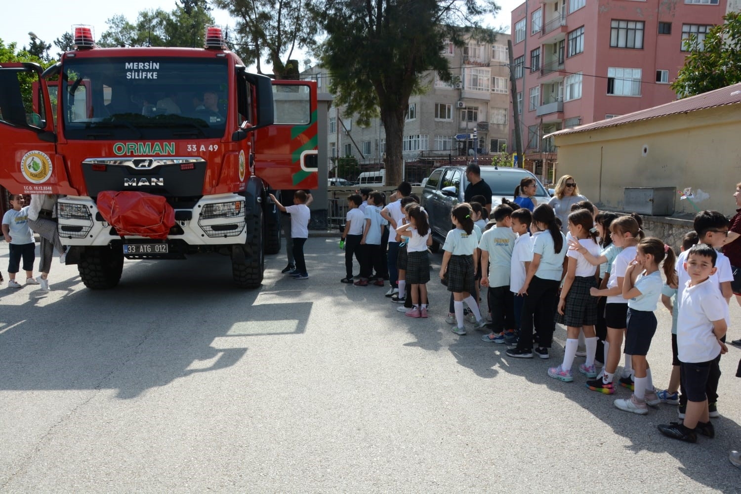 Öğrencilere orman yangınlarıyla mücadele anlatıldı