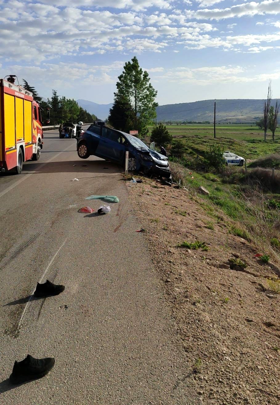 Otomobilin çarptığı trafik polisi şehit oldu, 4 kişi yaralandı