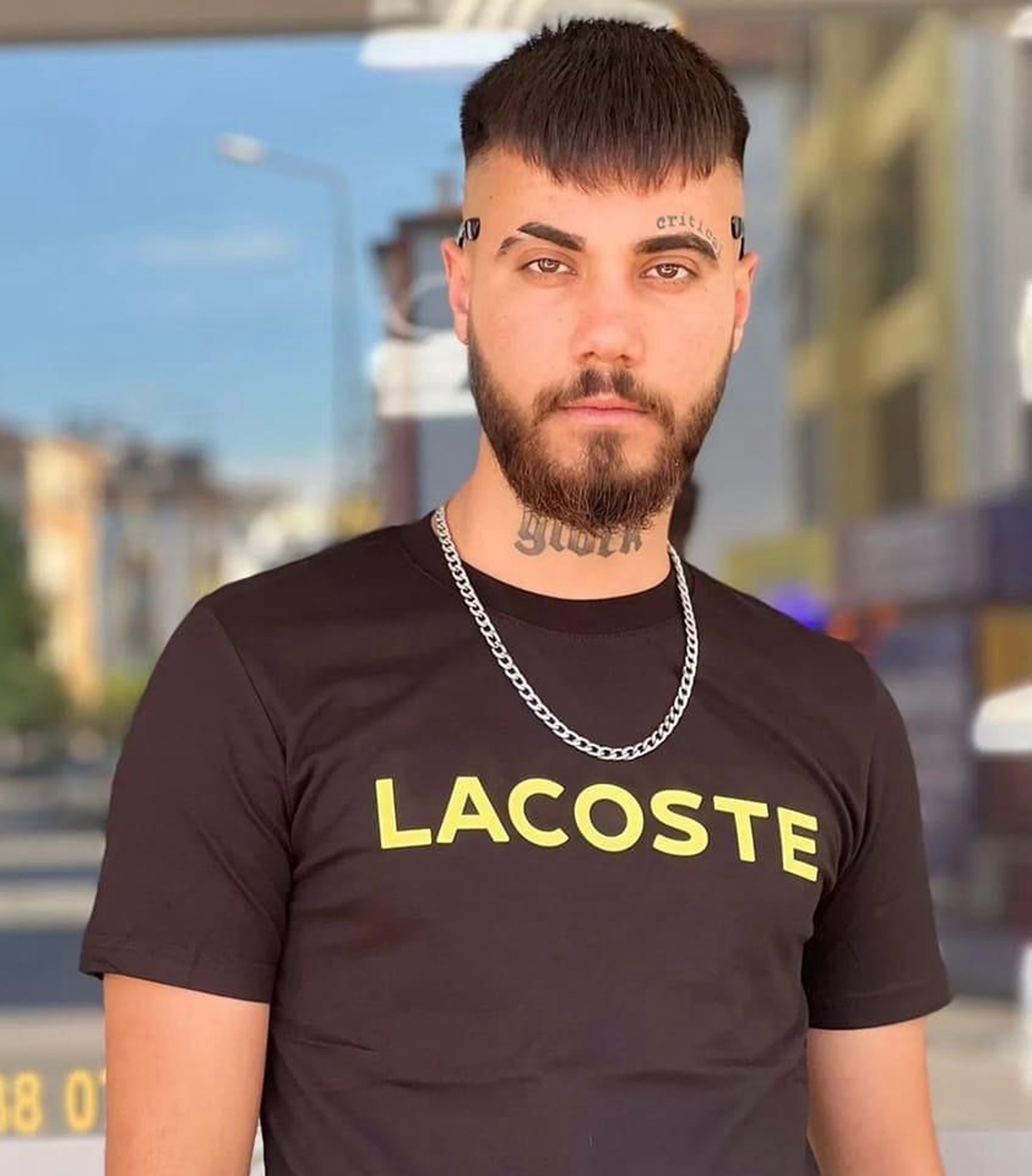 Parkta tabancayla vurularak öldürüldü