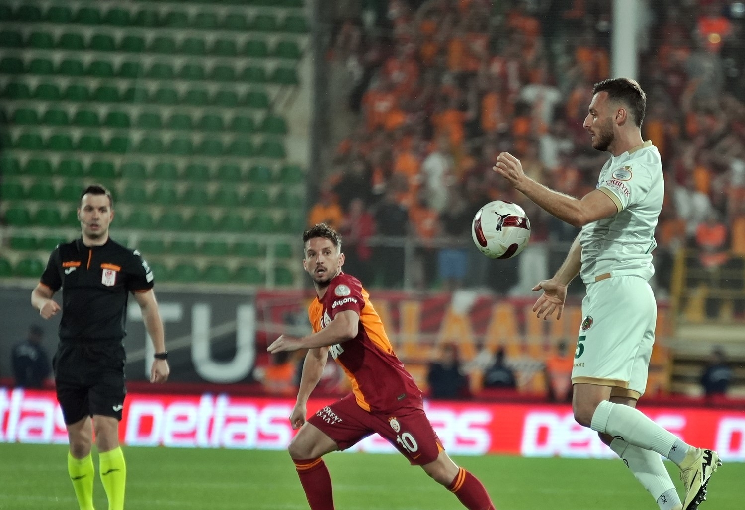 Trendyol Süper Lig: Alanyaspor: 0 - Galatasaray: 0 (İLK YARI)