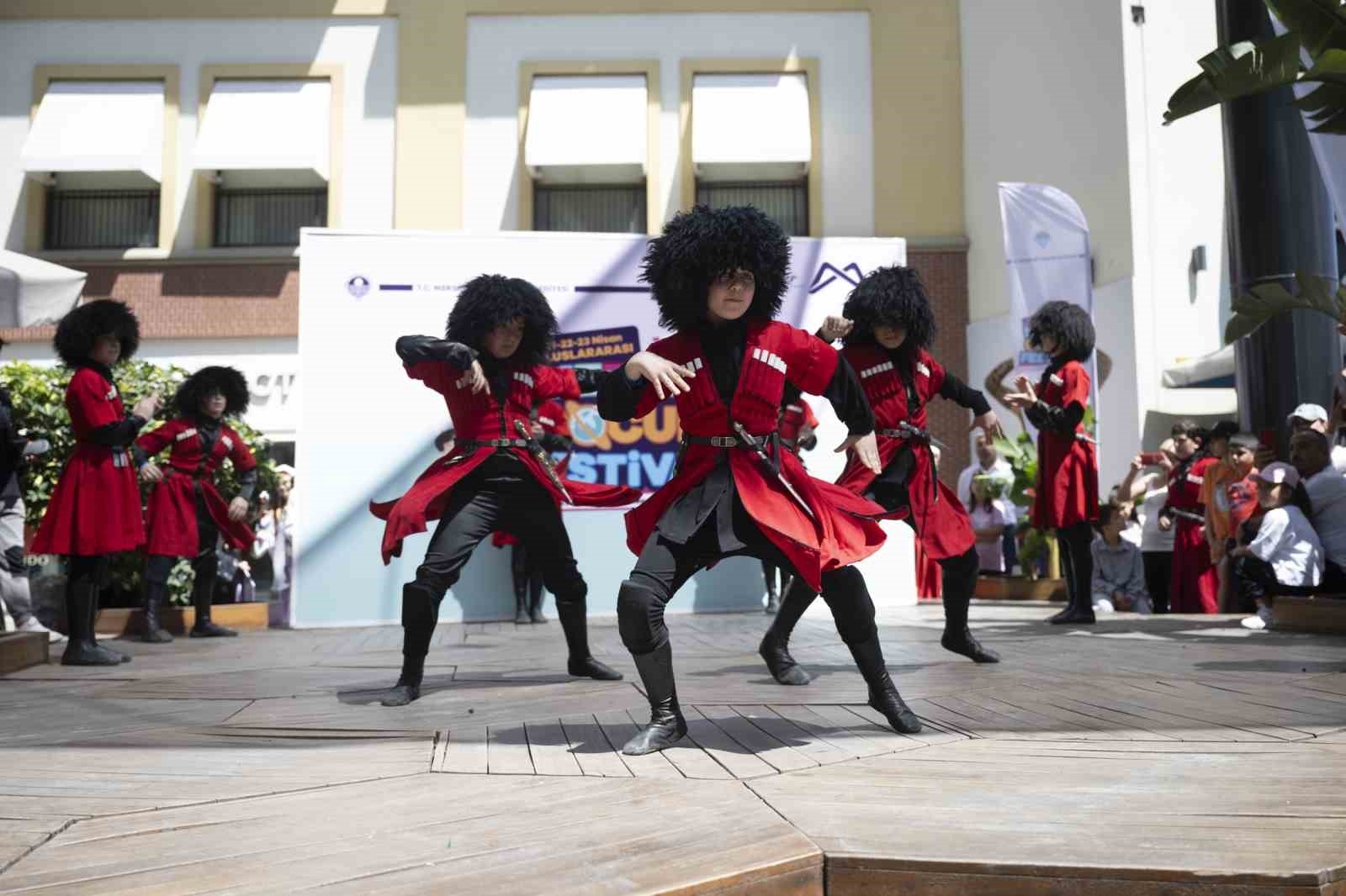 Uluslararası Çocuk Festivali sürüyor