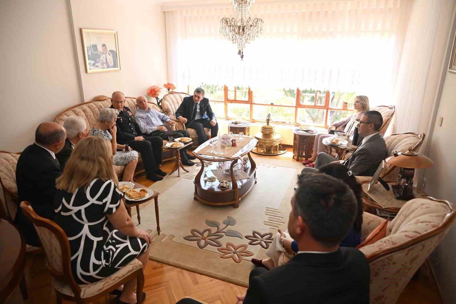 Vali Şahin şehit ailelerini ve yaşlıları yalnız bırakmadı