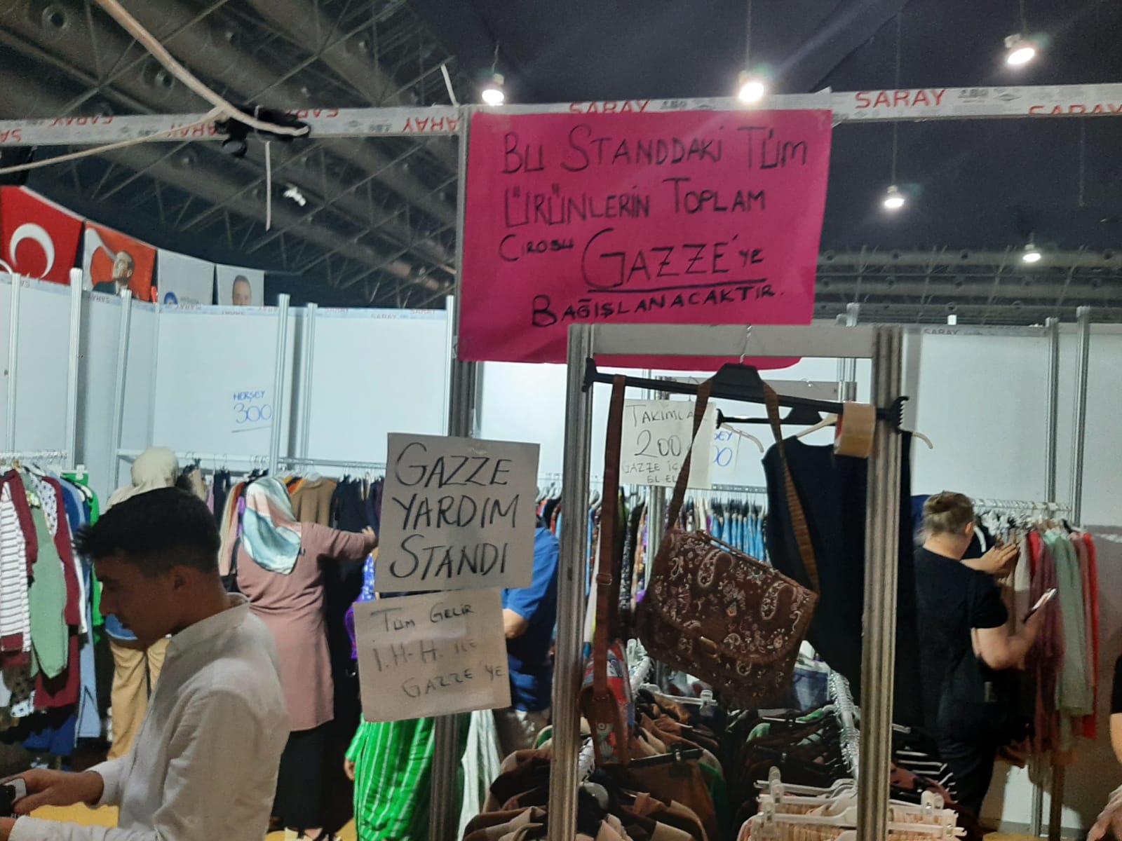 Giyim fuarında Gazze’ye destek standı