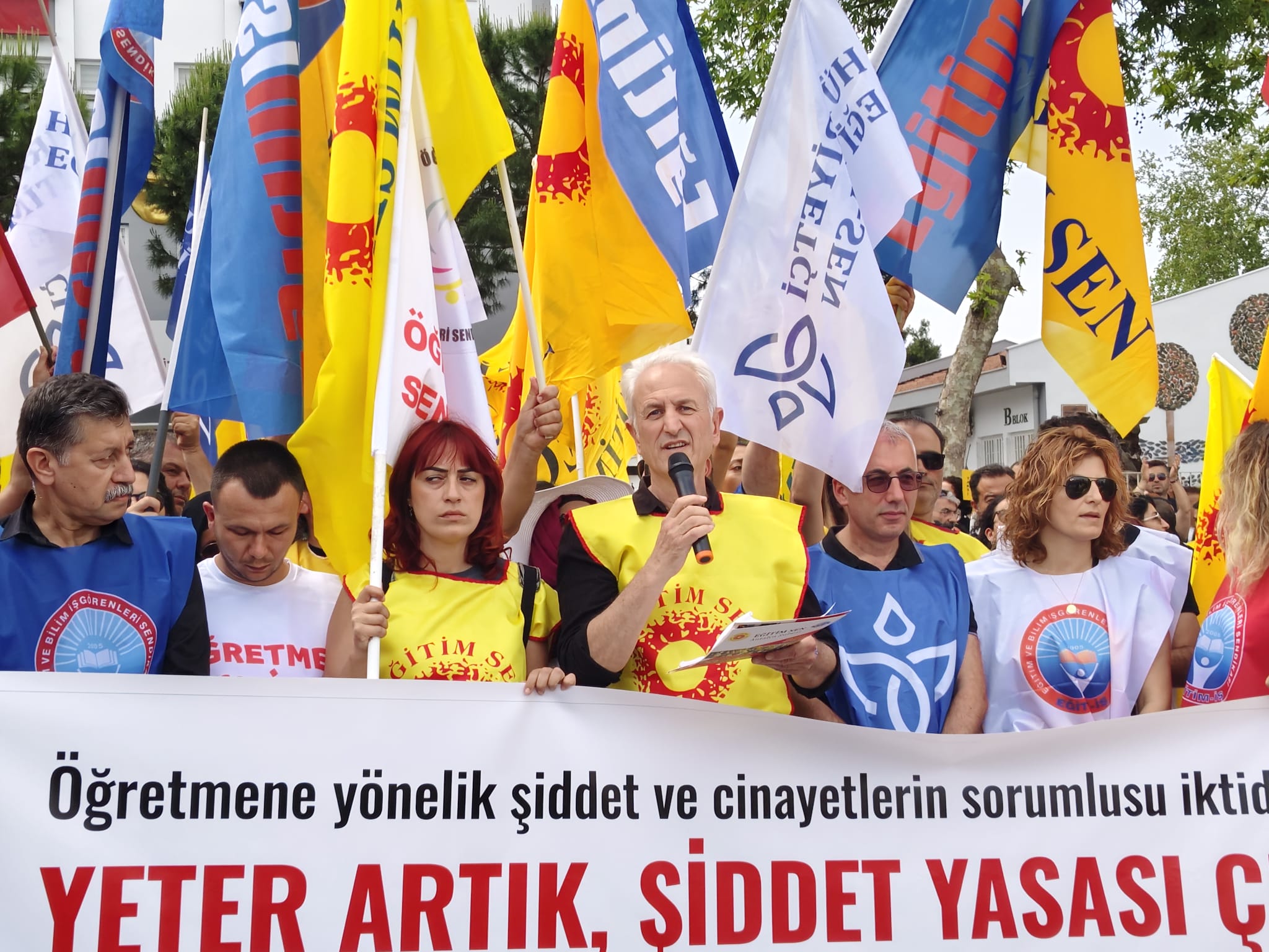 Öztürk: ‘‘ Eğitimdeki başarısızlığın tek sebebinin öğretmeneler olarak gösterilmesi durumu buraya getirdi’