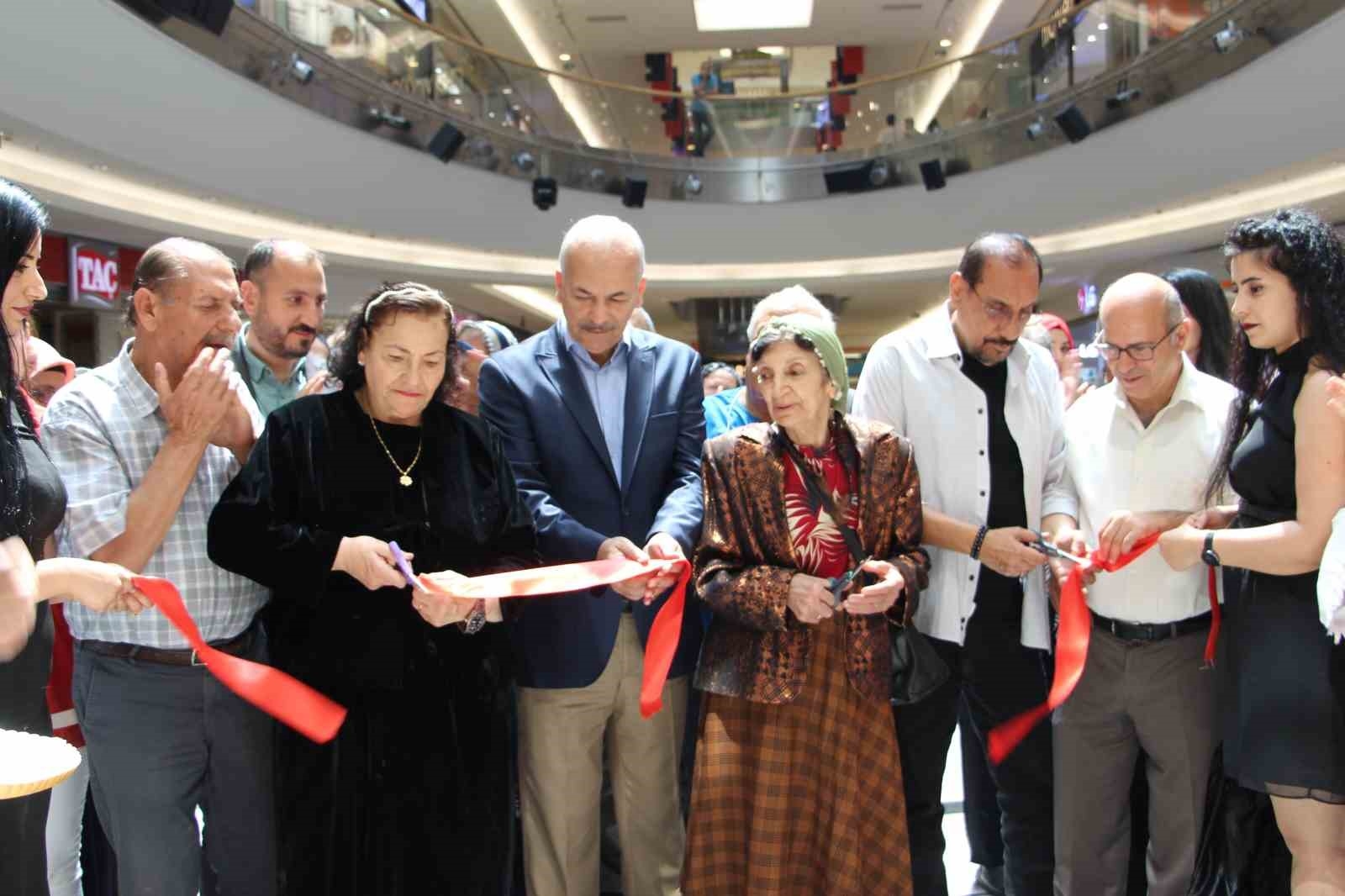 60 yaşından sonra fırçayı eline alan vatandaşlar ortaya sanat eserleri çıkardı