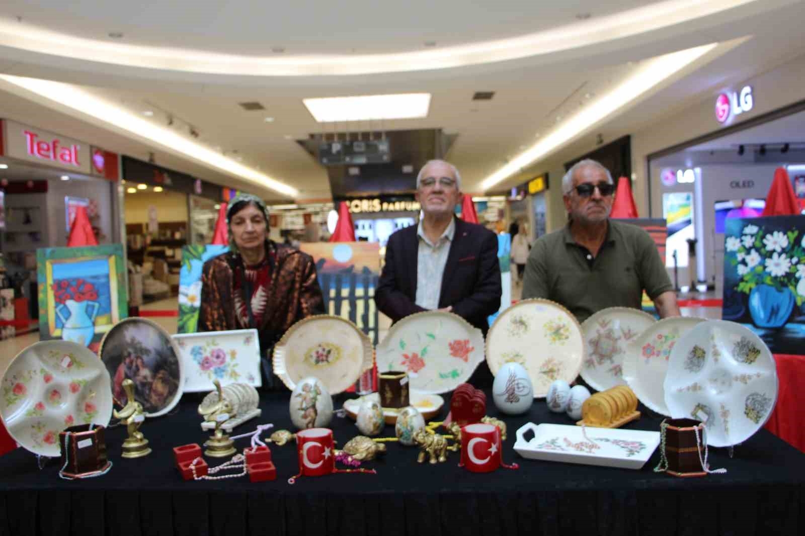 60 yaşından sonra fırçayı eline alan vatandaşlar ortaya sanat eserleri çıkardı