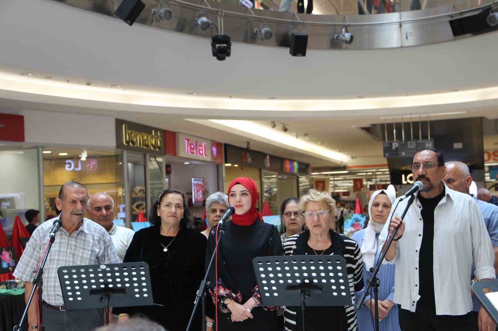 60 yaşından sonra fırçayı eline alan vatandaşlar ortaya sanat eserleri çıkardı