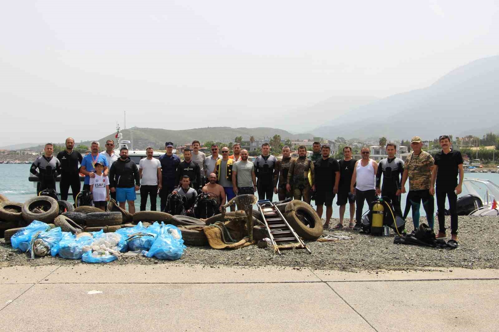 Akdeniz'den balık yerine sandalye, lastik ve merdiven çıktı