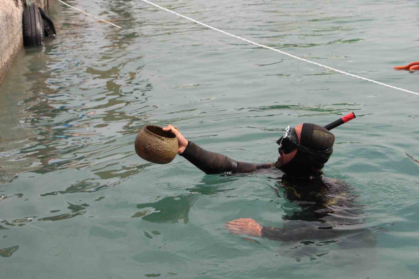 Akdeniz'den balık yerine sandalye, lastik ve merdiven çıktı