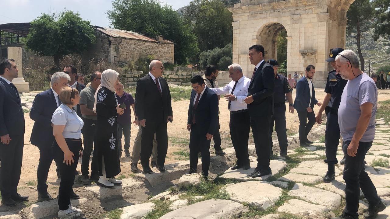 Anavarza Antik Kentte kazı çalışmalarına hız verildi