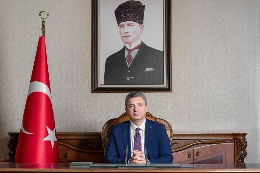 Antalya protokolü 19 Mayıs Atatürk'ü Anma Gençlik ve Spor Bayramı nedeniyle mesajlar yayınladılar. İşte o mesajlar