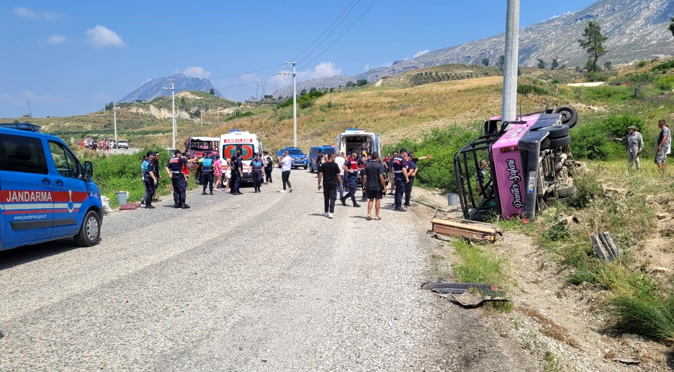 Antalya'da safari araçları çarpıştı: 13'ü turist 16 yaralı; kaza öncesi su savaşı yapıyorlarmış