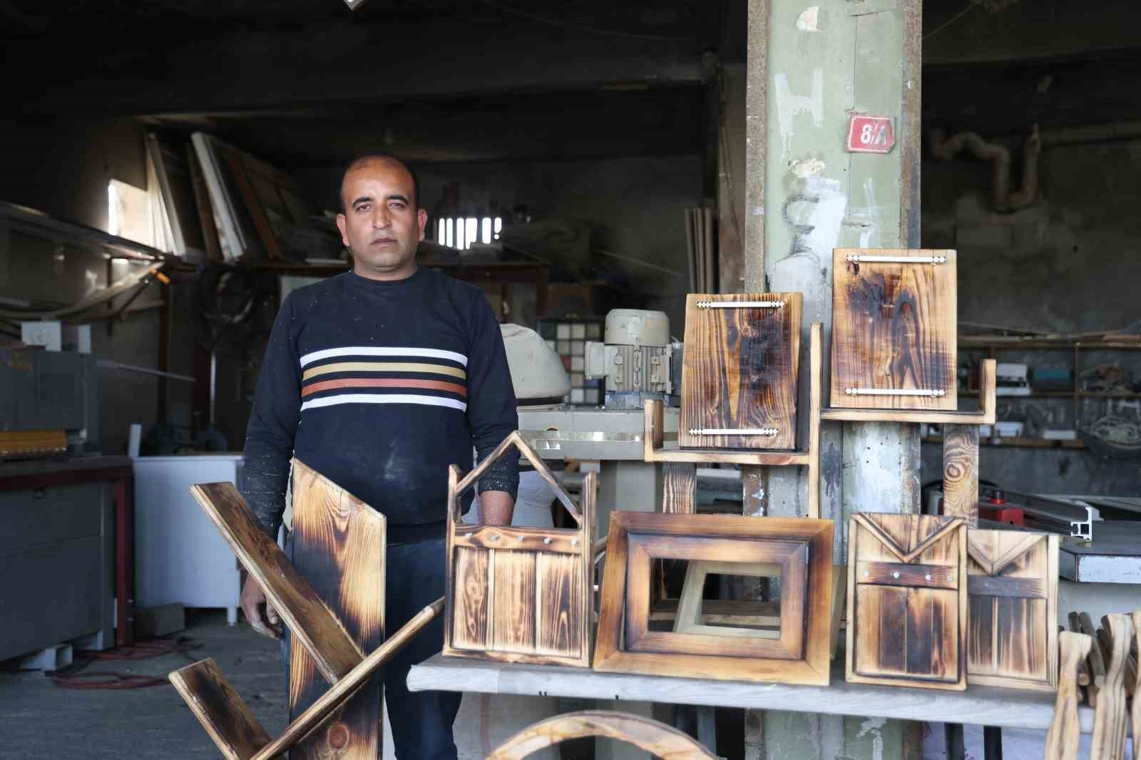 Atık ahşaplar, depremzede vatandaşın gelir kapısı oldu