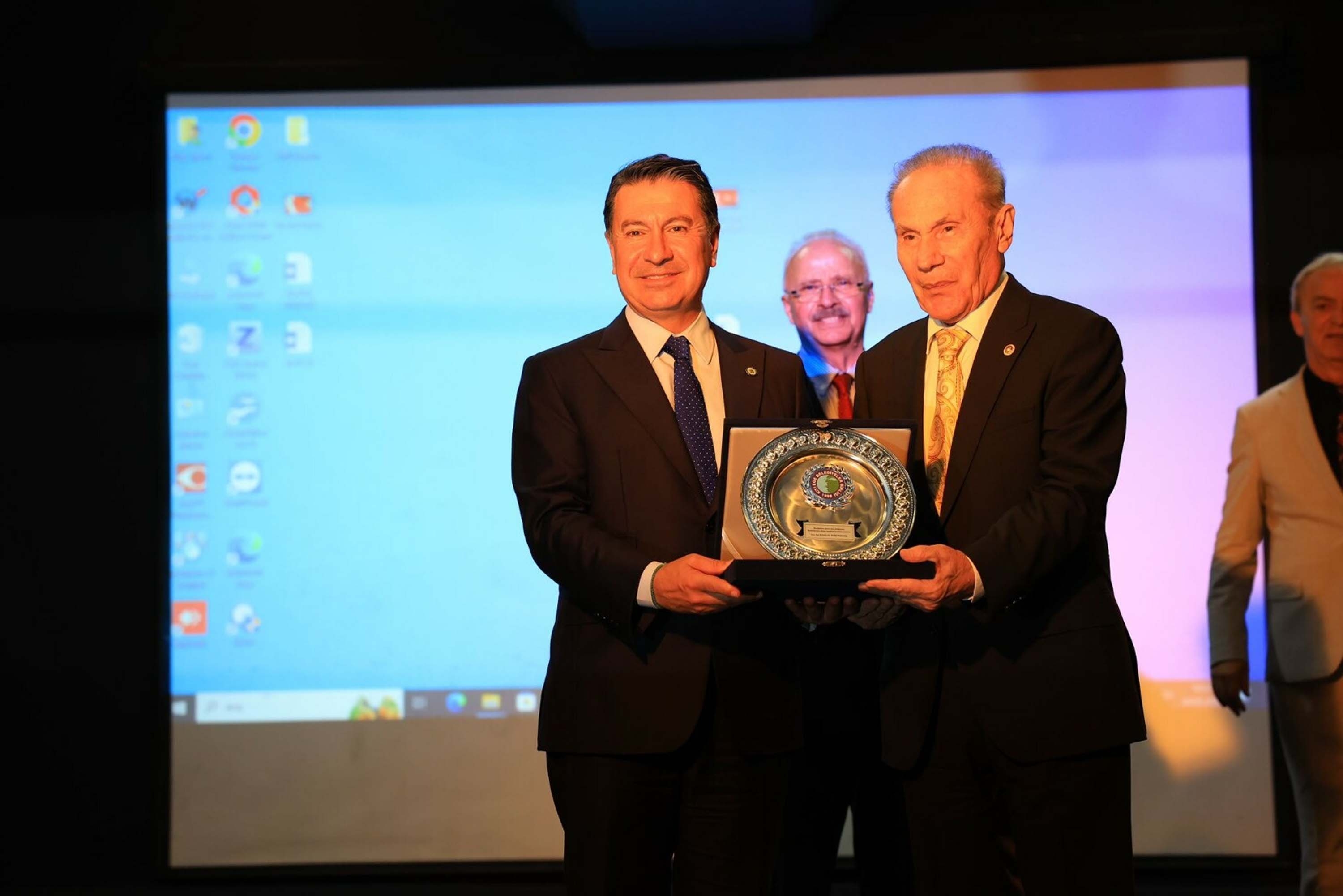 Başkan Aras, Kıyı Ege Belediyeler Birliği Başkanı seçildi