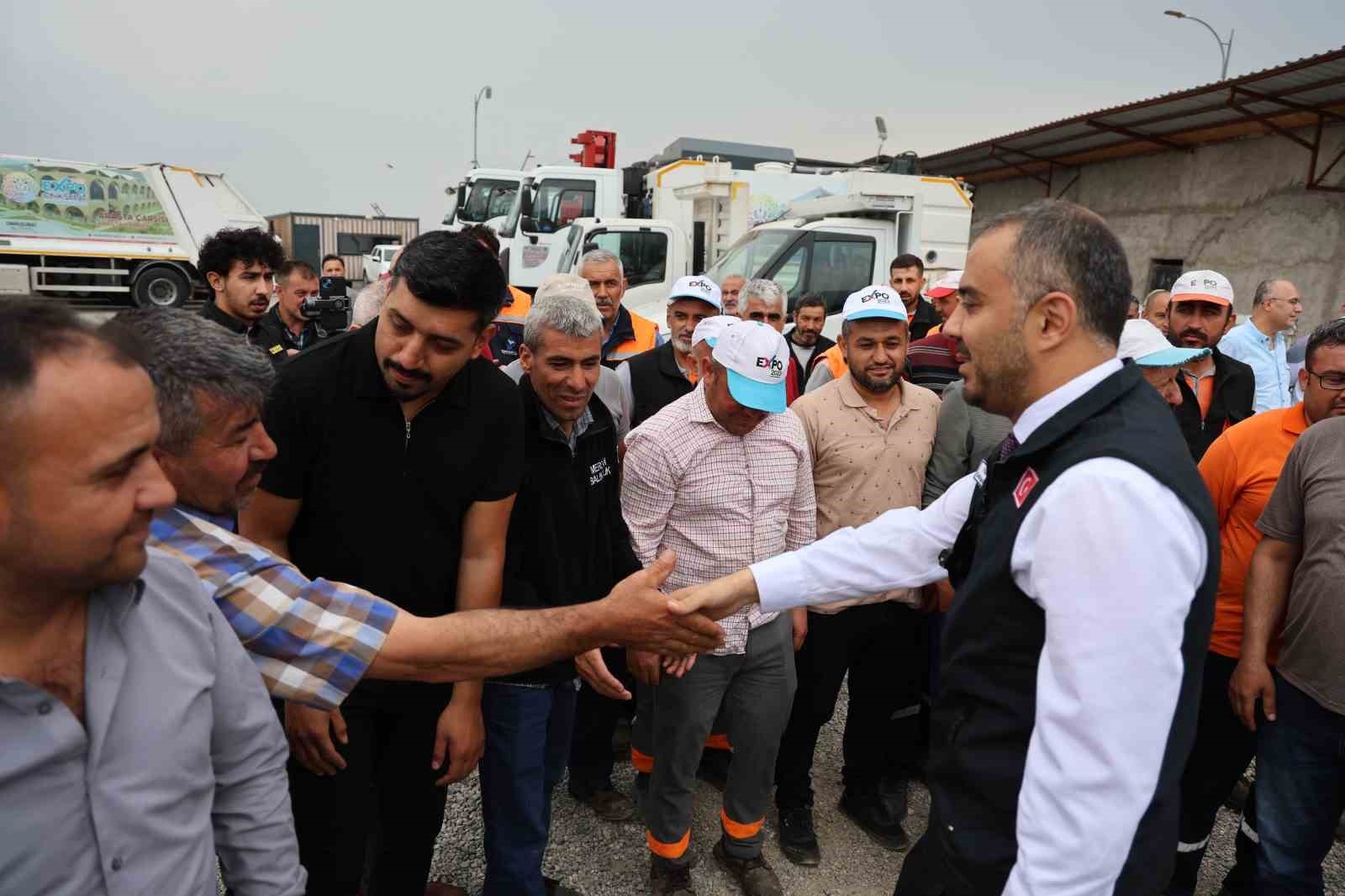 Başkan Toptaş, belediye çalışanlarını ziyaret etti