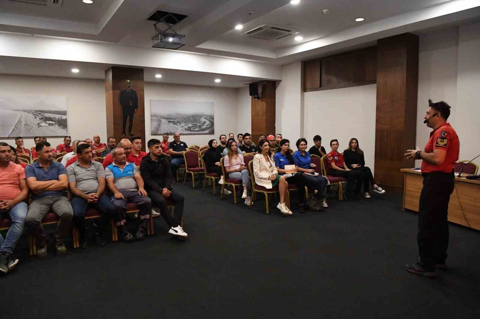 Belediye personeline hayvan arama kurtarma eğitimi
