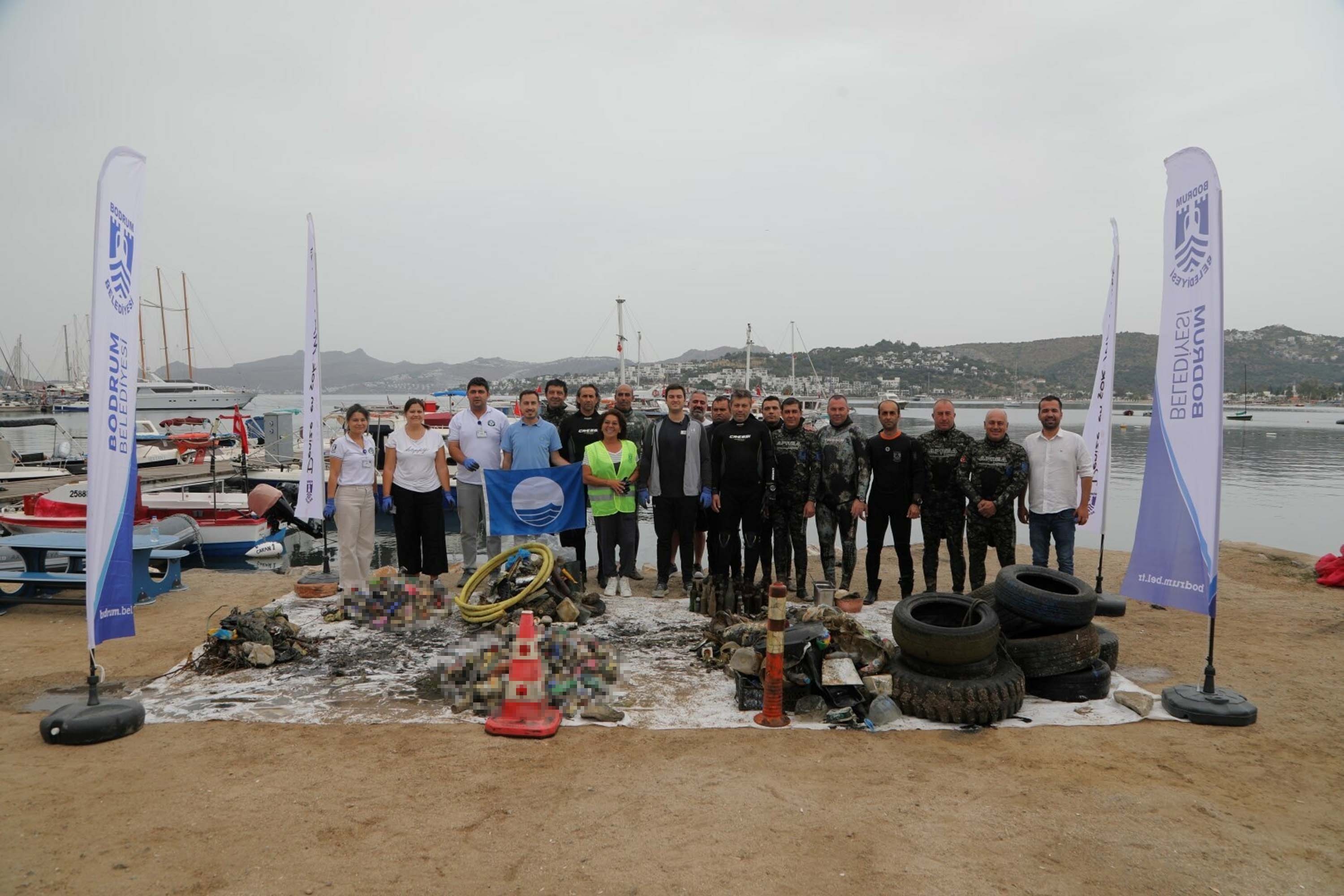 Bodrum'da deniz dibinden yaklaşık 2,5 ton atık çıkarıldı
