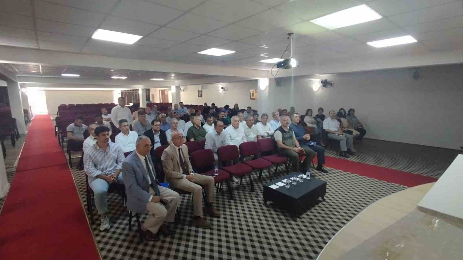 Bozyazı Kaymakamı Topsakaloğlu, muhtarlarla bir araya geldi