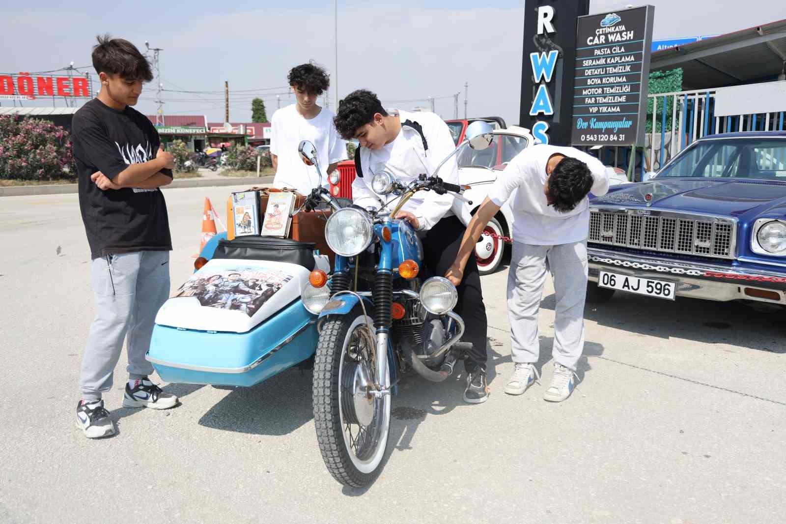 'Doktor Civanım filmindeki motosikletin orijinali bende' dedi, depremzedeler için satışa çıkardı