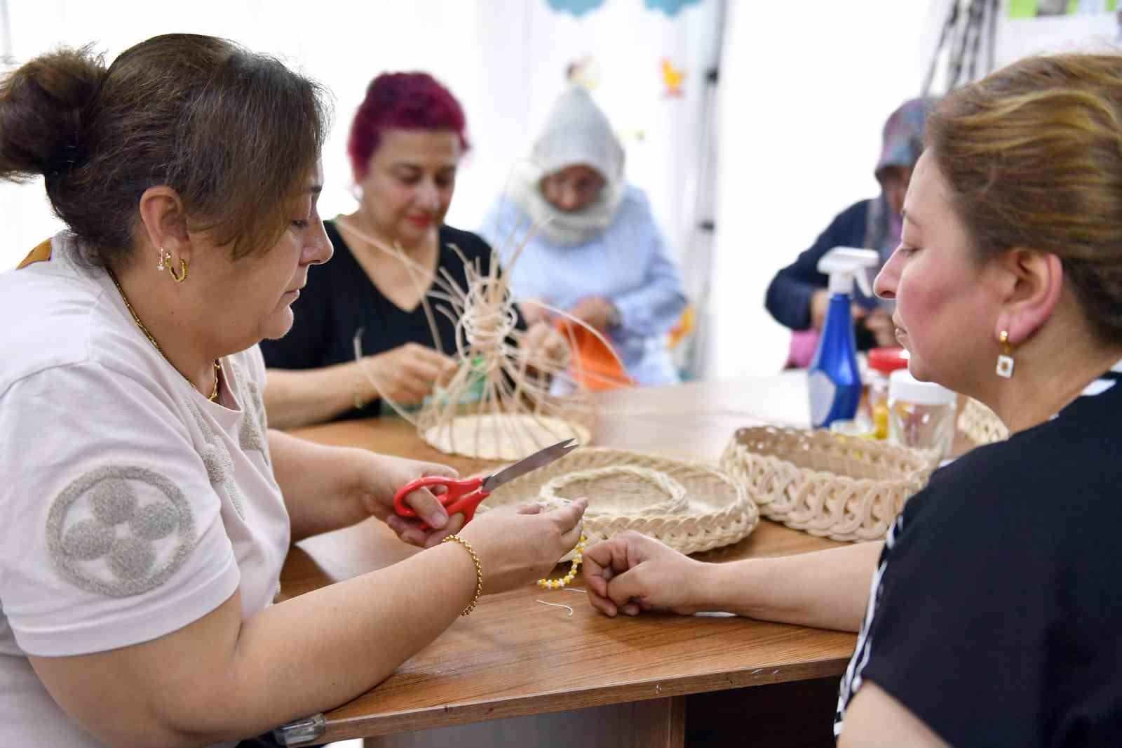 Engelsiz Yaşam Merkezi'nden hem çocuklar, hem de aileleri faydalanıyor