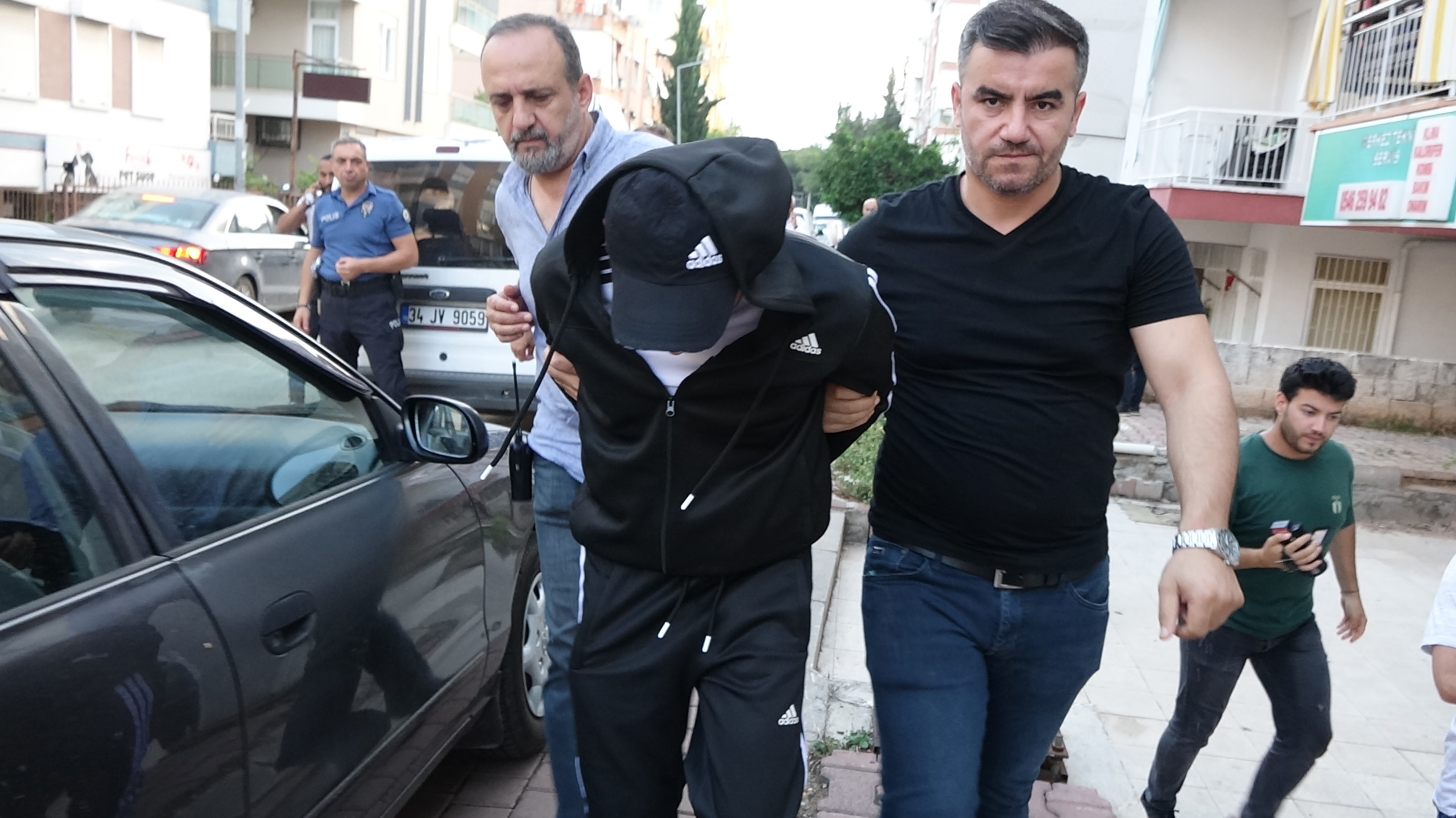 Eş cinayeti sanığından 'Vücudundaki yaralar uyuşturucu kullanımından' savunması