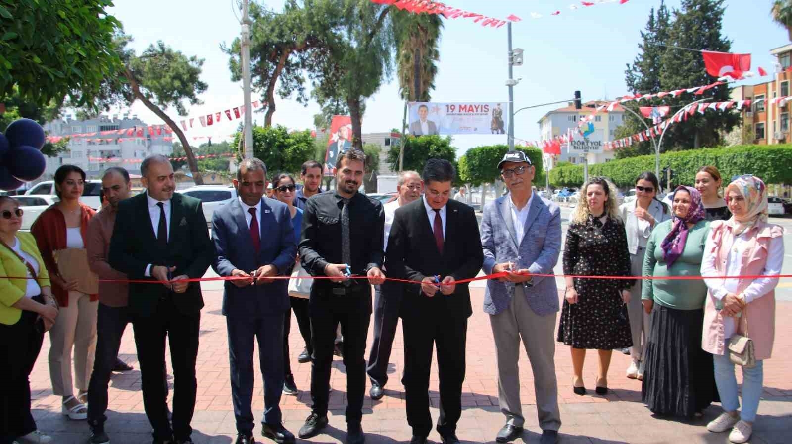 Genç ressamlardan karma resim sergisi
