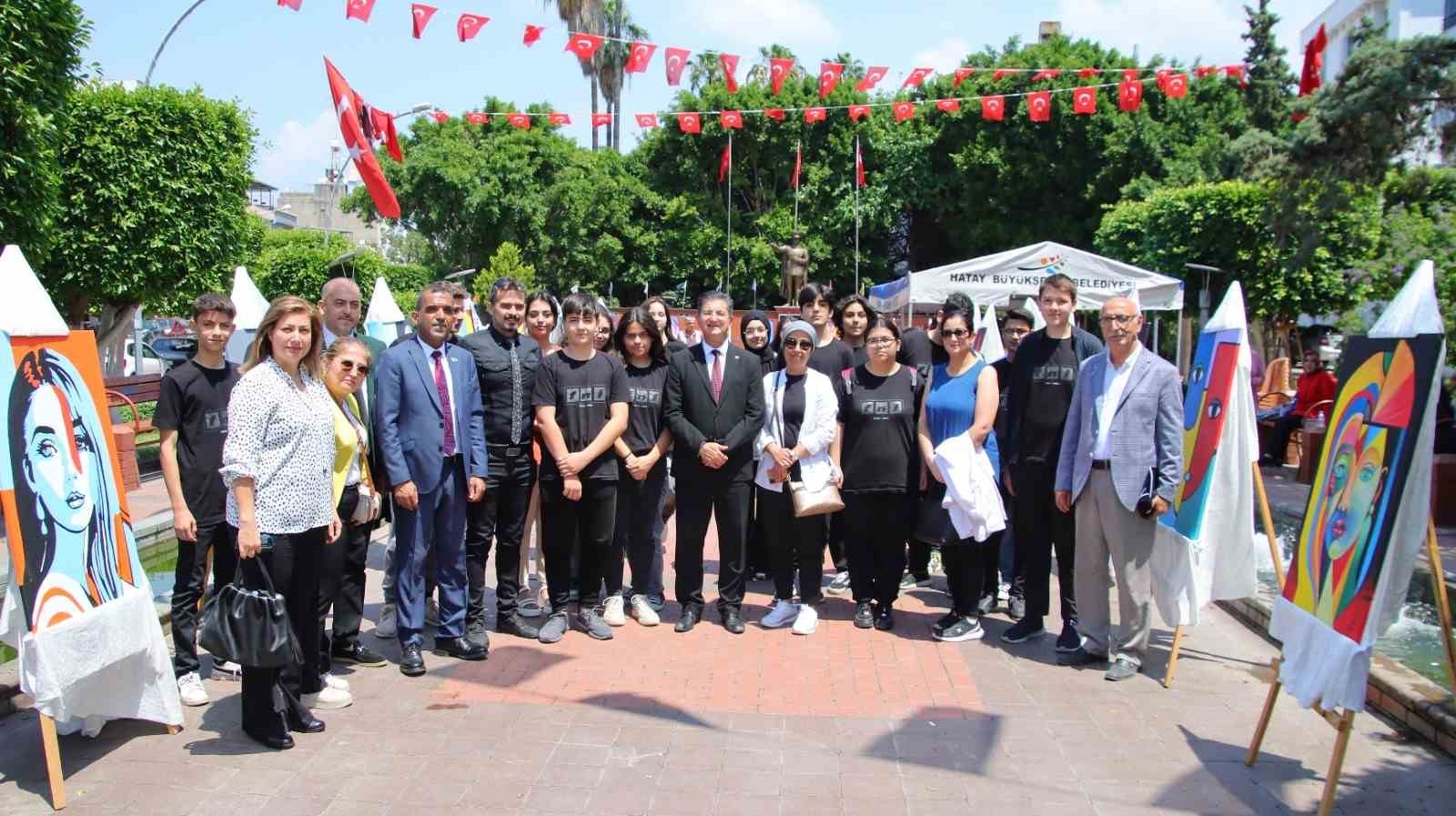 Genç ressamlardan karma resim sergisi