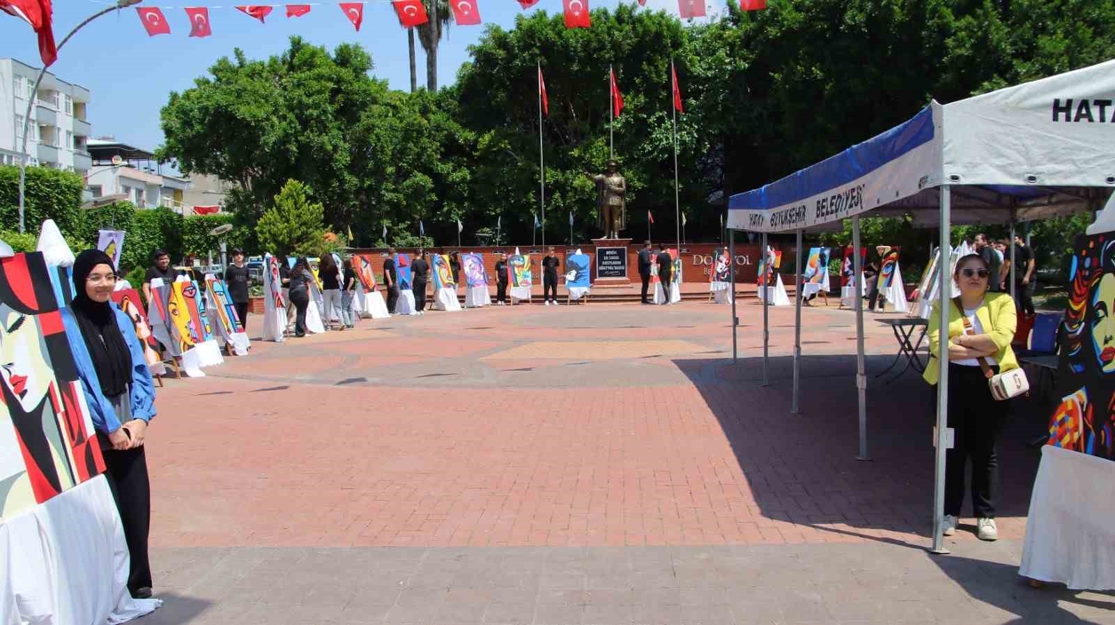 Genç ressamlardan karma resim sergisi