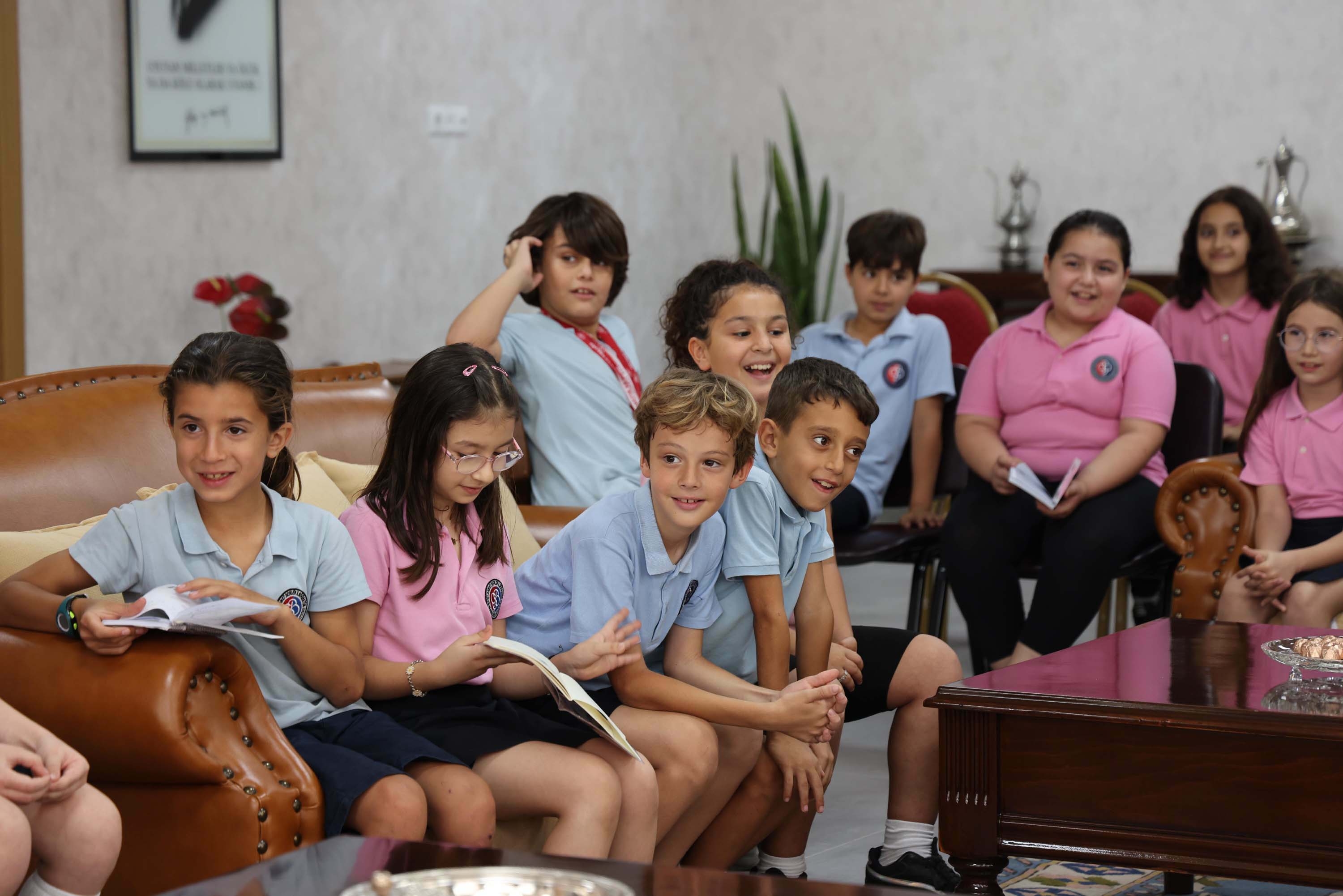 İlkokul öğrencileri, merak ettiklerini Başkan Ünlü'ye sordu