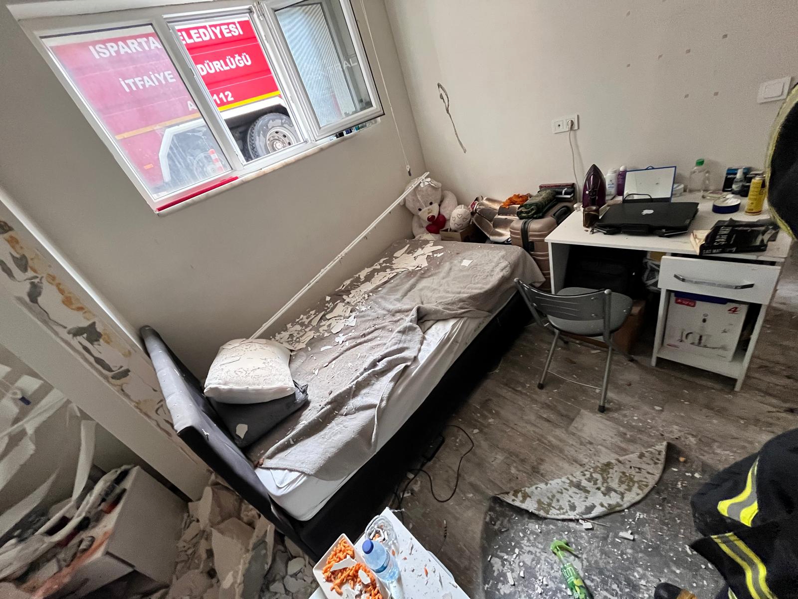 Isparta'da 6 katlı apartmandaki dairede patlama: 1 yaralı