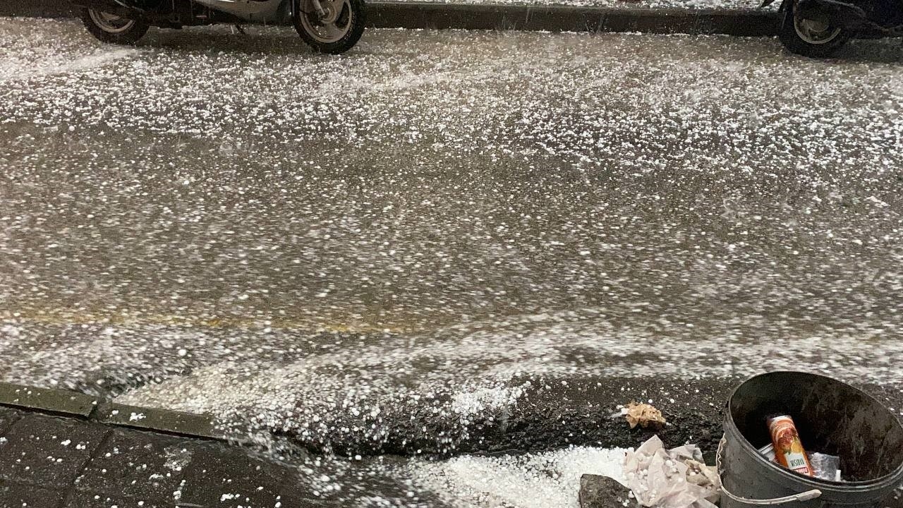 Isparta'da dolu yağışı etkili oldu, sürücüler zor anlar yaşadı