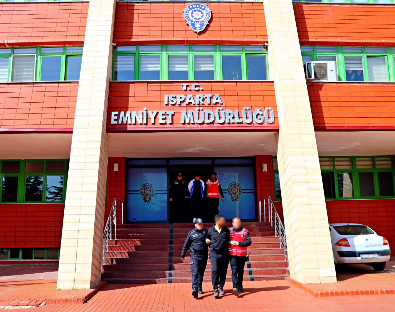 Isparta'da merkezli 7 ilde dolandırıcılık operasyonu