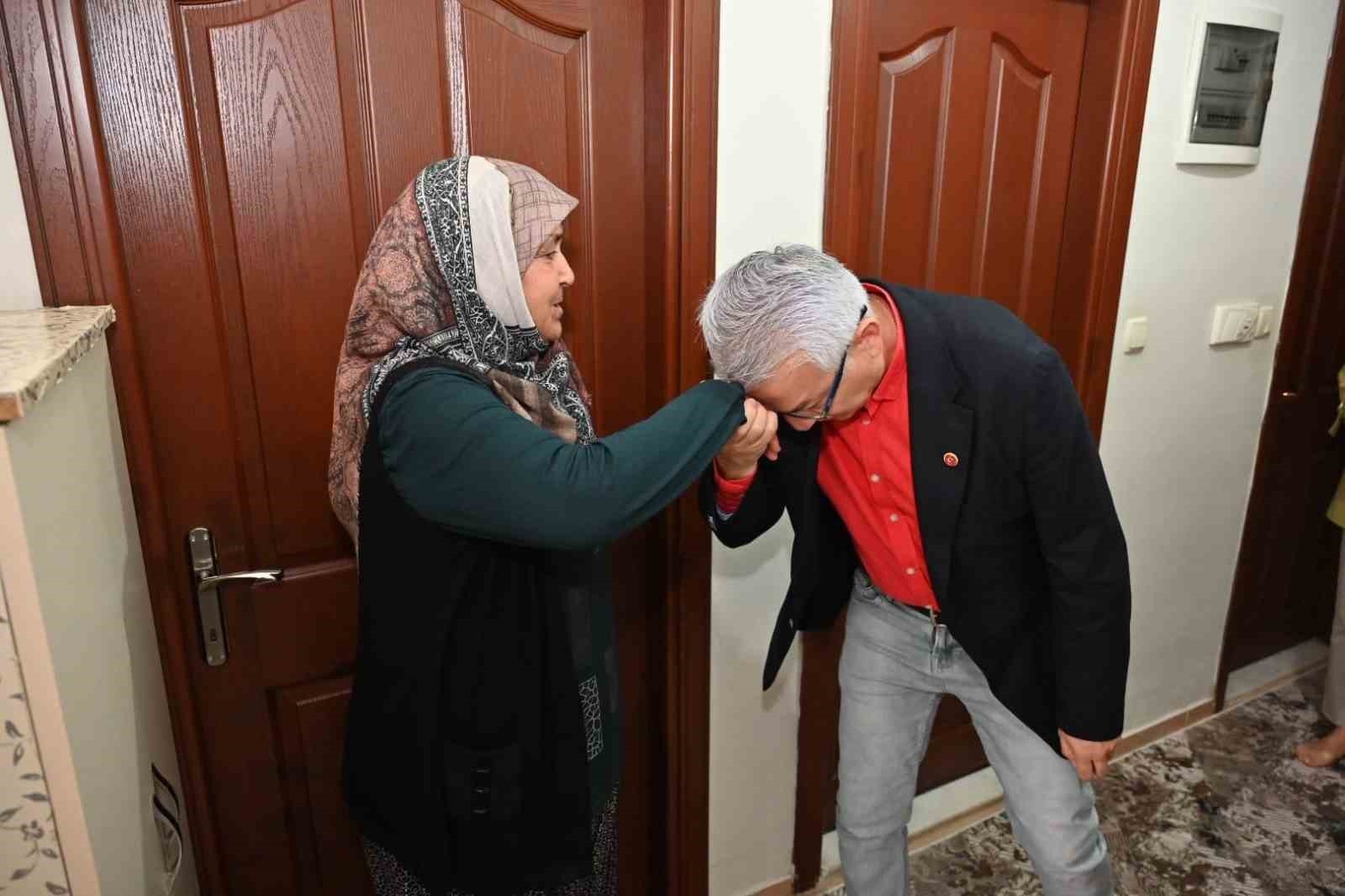 Kepez'de Anneler Günü'ne özel ziyaret