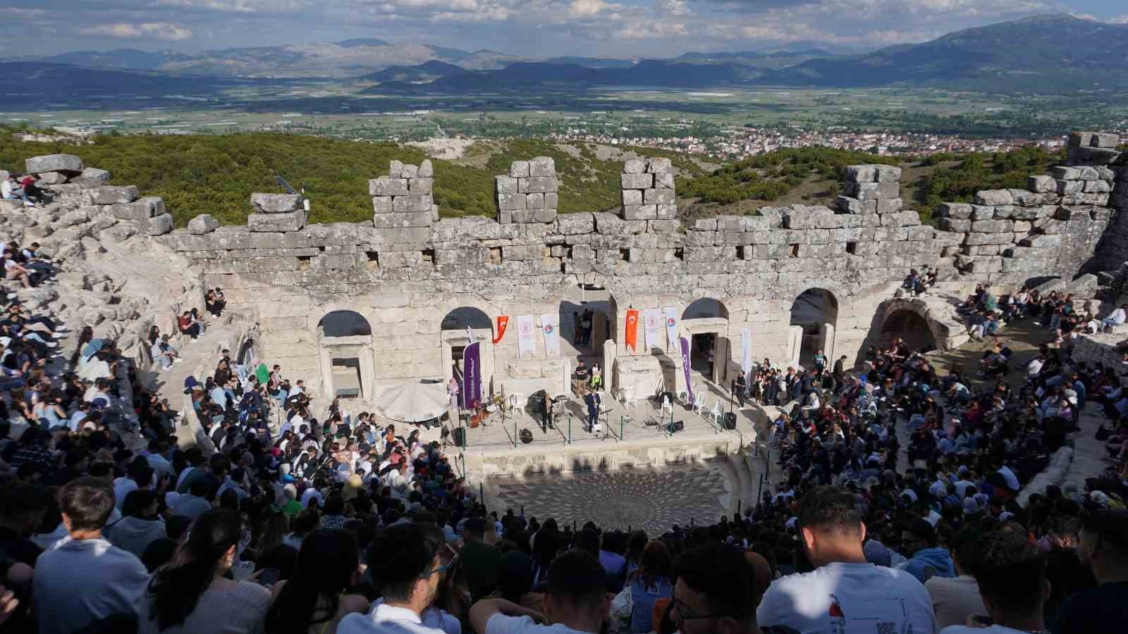 Kibyra Antik Kenti'nin gözbebeği Medusa mozaikli odeonda 2 bin yıl sonra tekrar müzik sesleri yükseldi