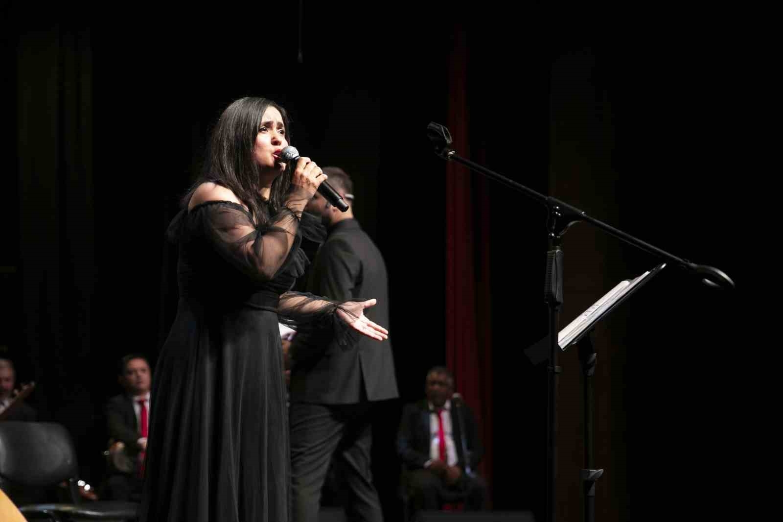 Mersin'de Aşık Mahzuni Şerif konserle anıldı