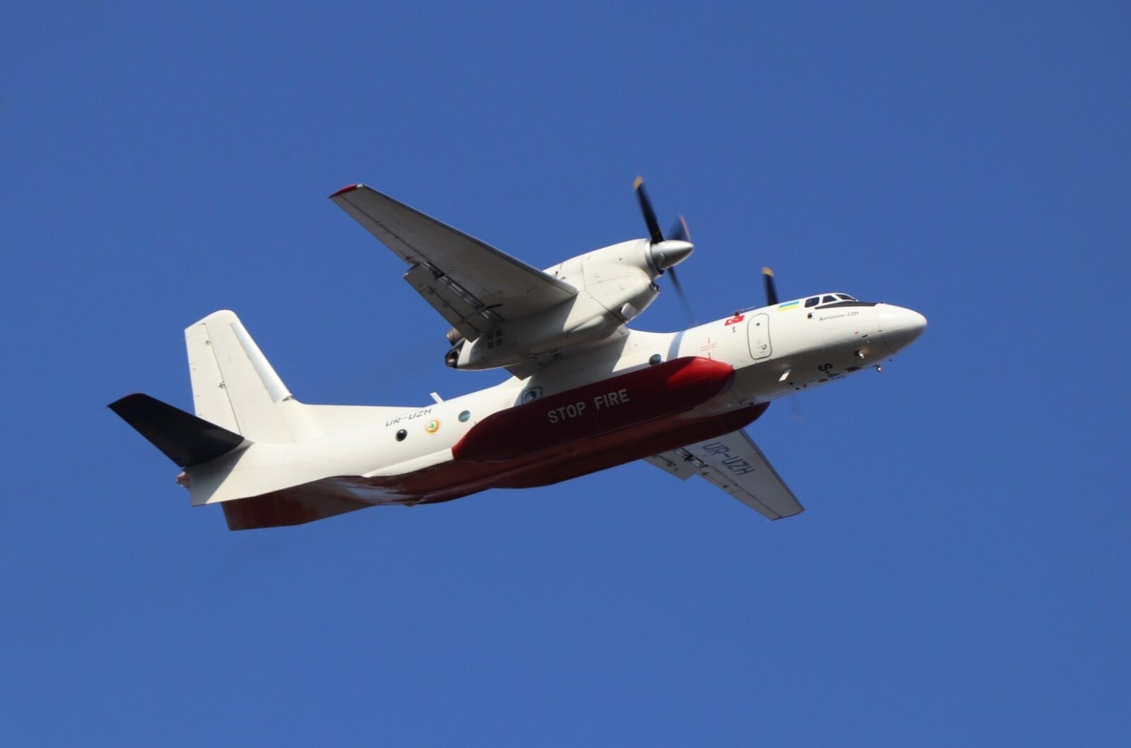Muğla'da yangın söndürme helikopteri ve uçağı göreve başladı